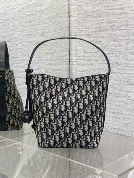 Picture of Dior Handbags _SKUfw239326850fw
